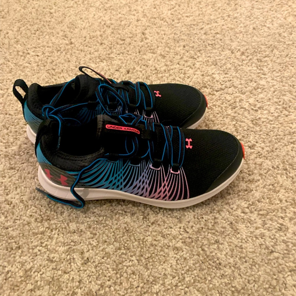 Under Armour NEW girl sneakers size 4.5.